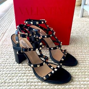 ROCKSTUD ANKLE STRAP SANDAL 90 MM BLACK 41.5